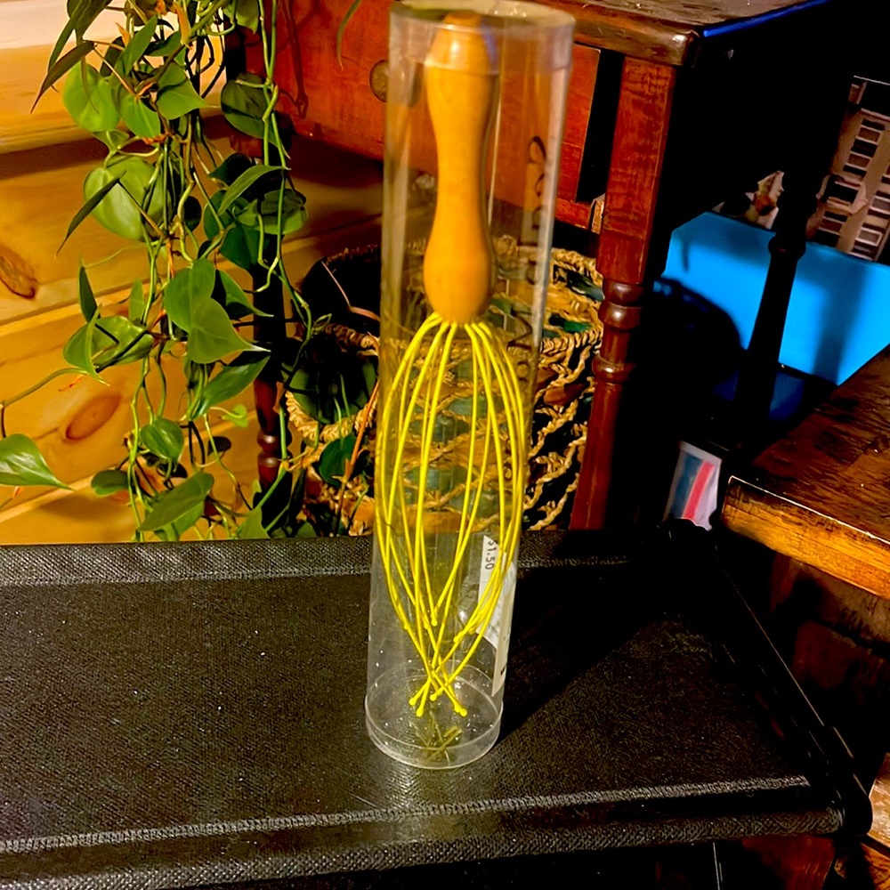 Scalp massager nwt